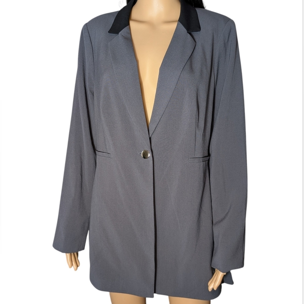 VENUS Gray Blazer with Black Collar
